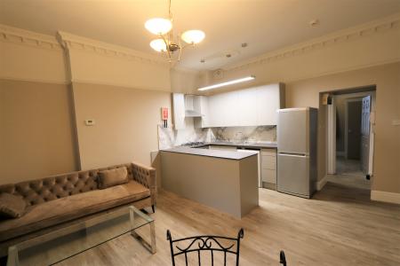 Flat Milverton Crescent in Royal Leamington Spa