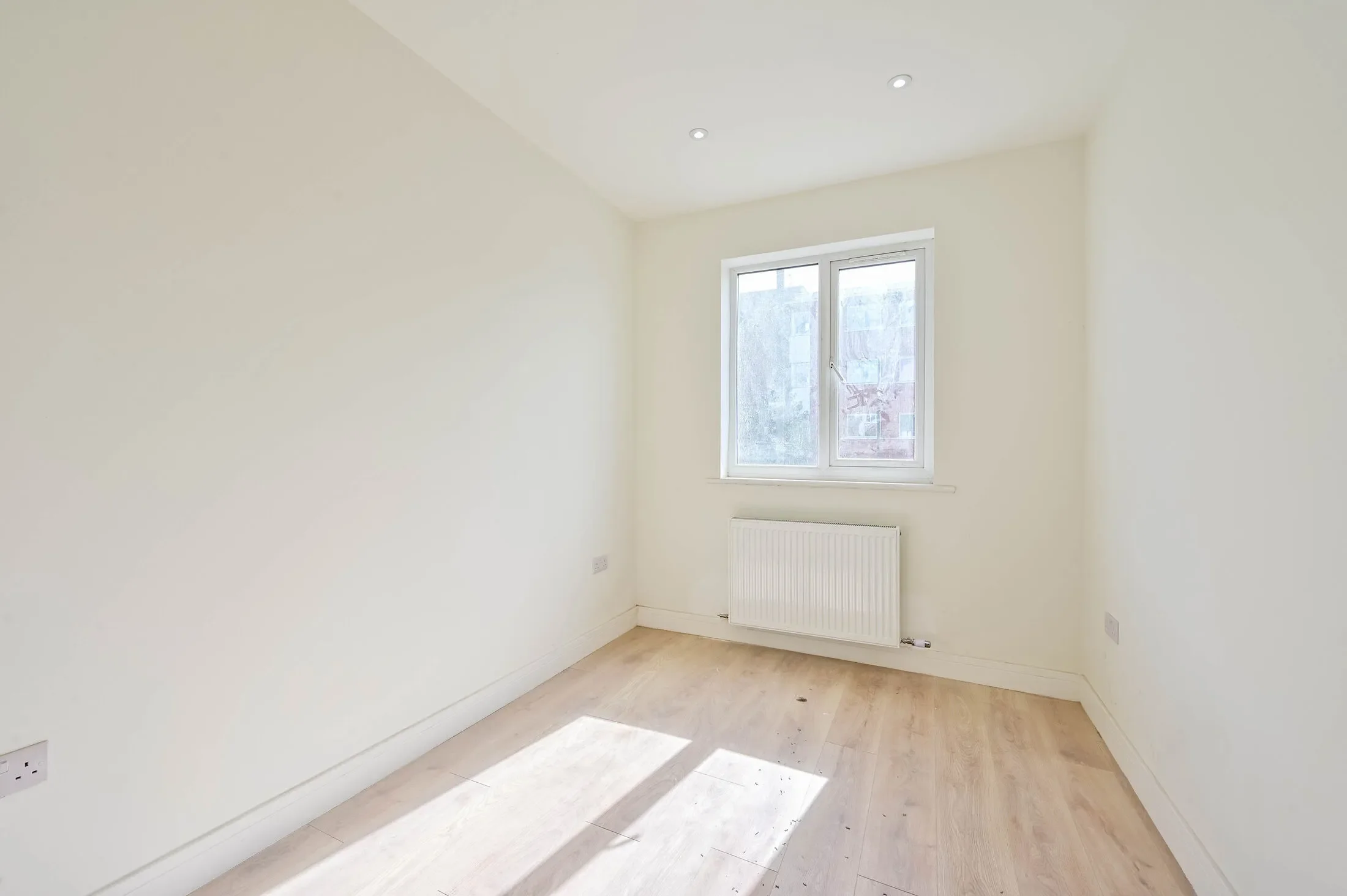 Flat Kingston Road in Greater London