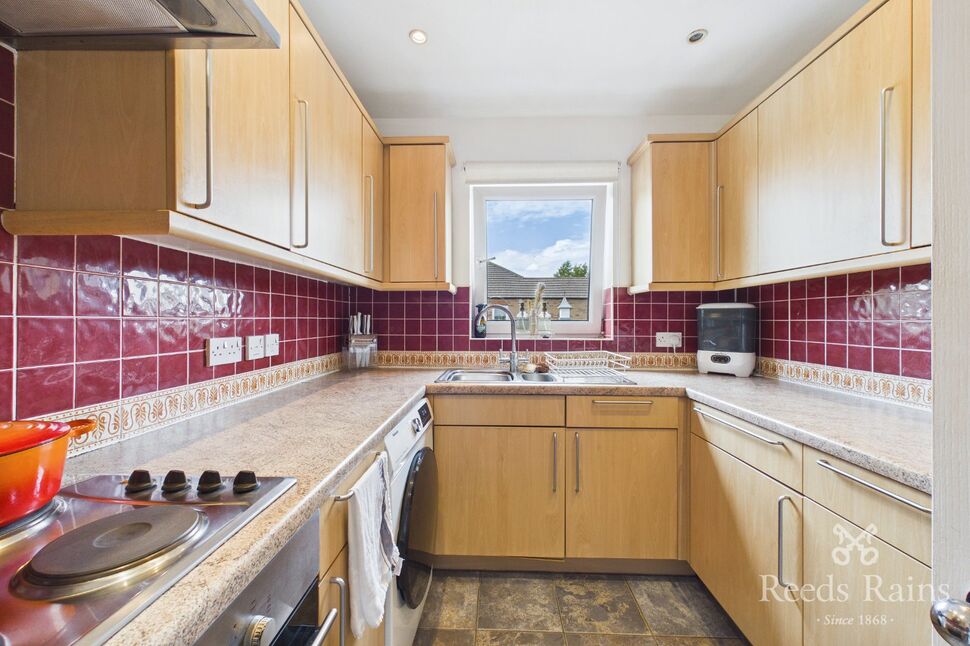 Flat Oak Tree Court in Bubwith