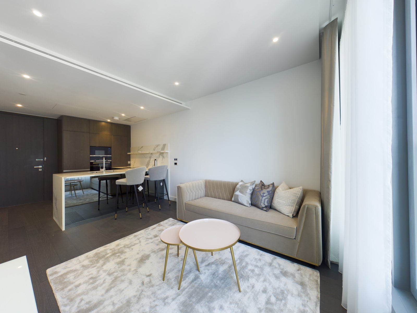 Flat Park Drive in Greater London