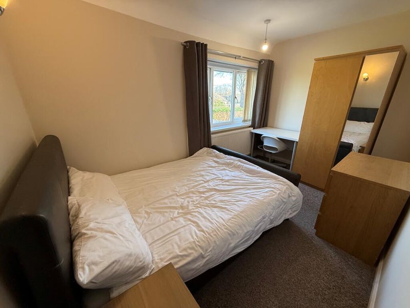 Room Middleton Boulevard in Nottingham