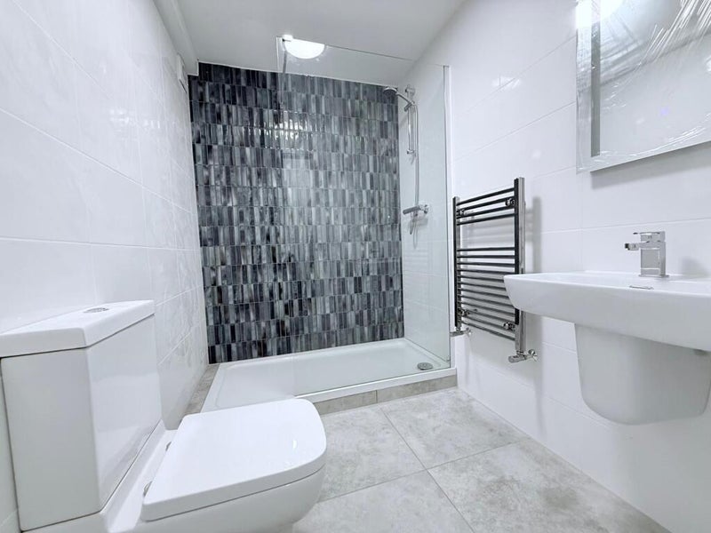 Room Middleton Boulevard in Nottingham