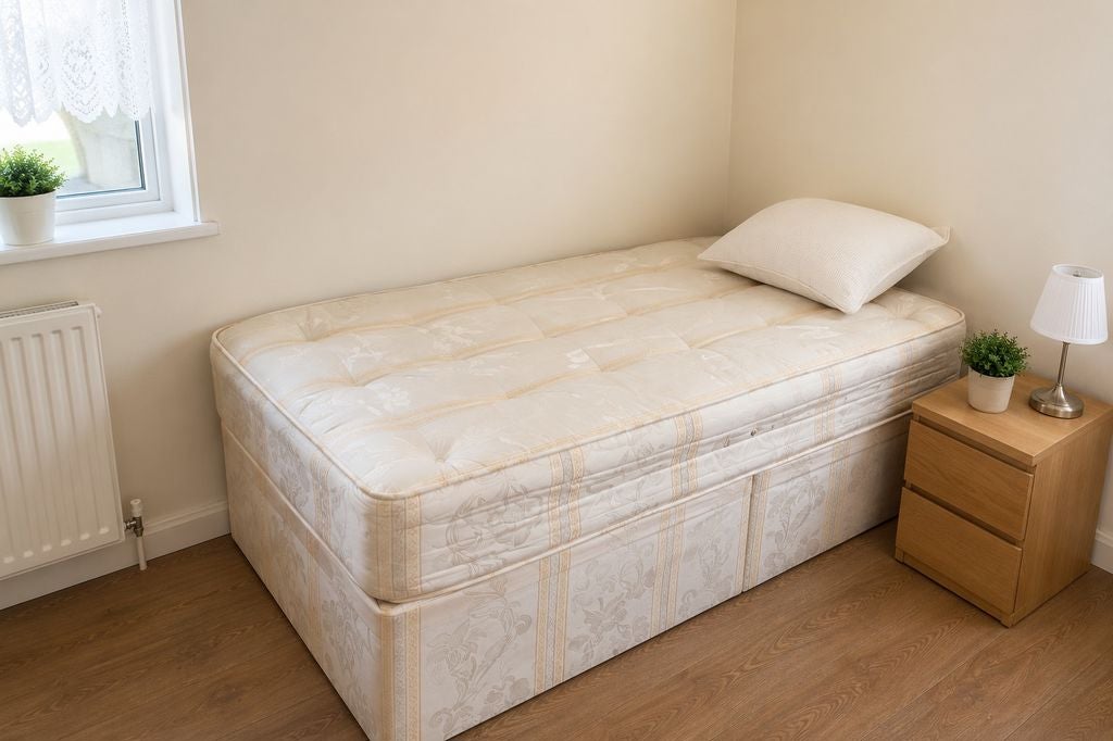 Flat Myddleton Road in Greater London