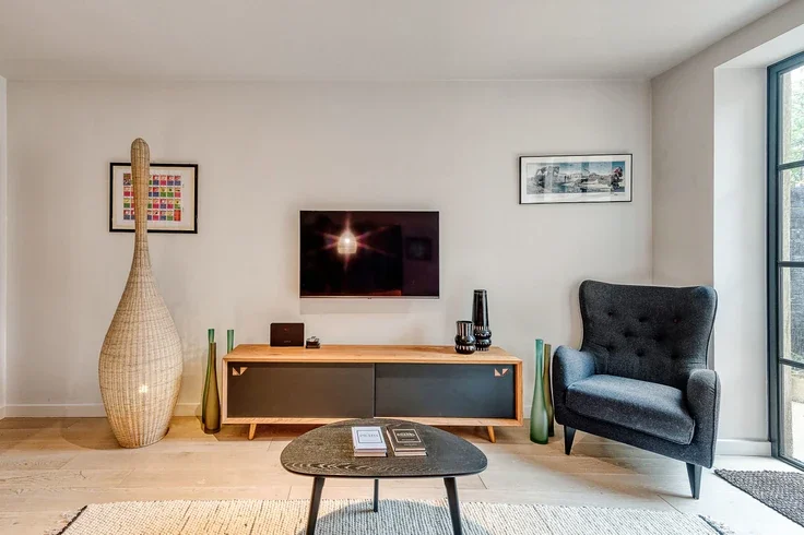 Flat Colville Road in Greater London