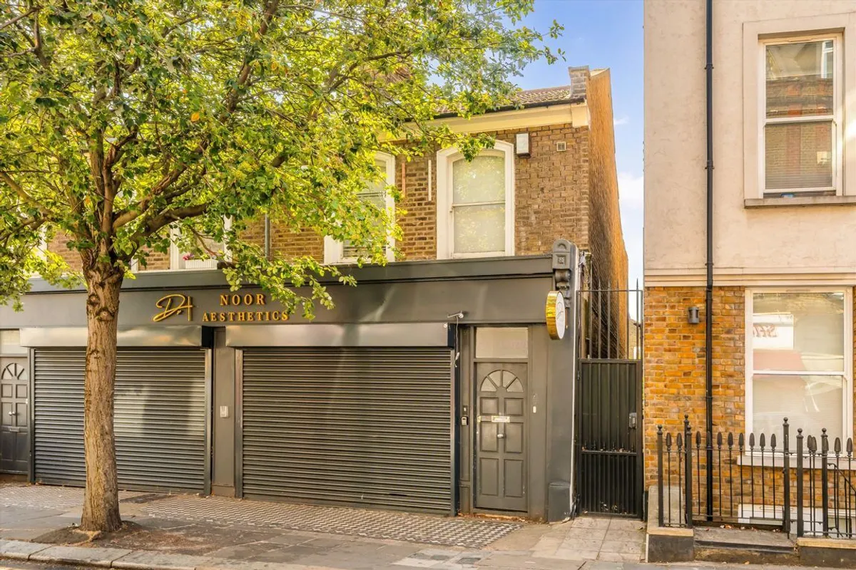 Flat Churchfield Road in Greater London