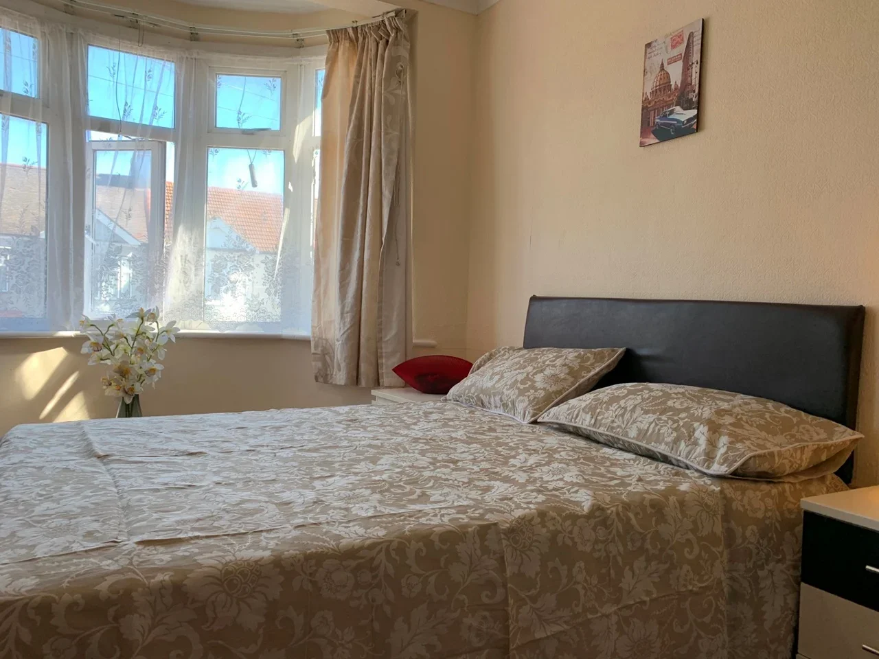 Room Saint Leonards Gardens in Greater London