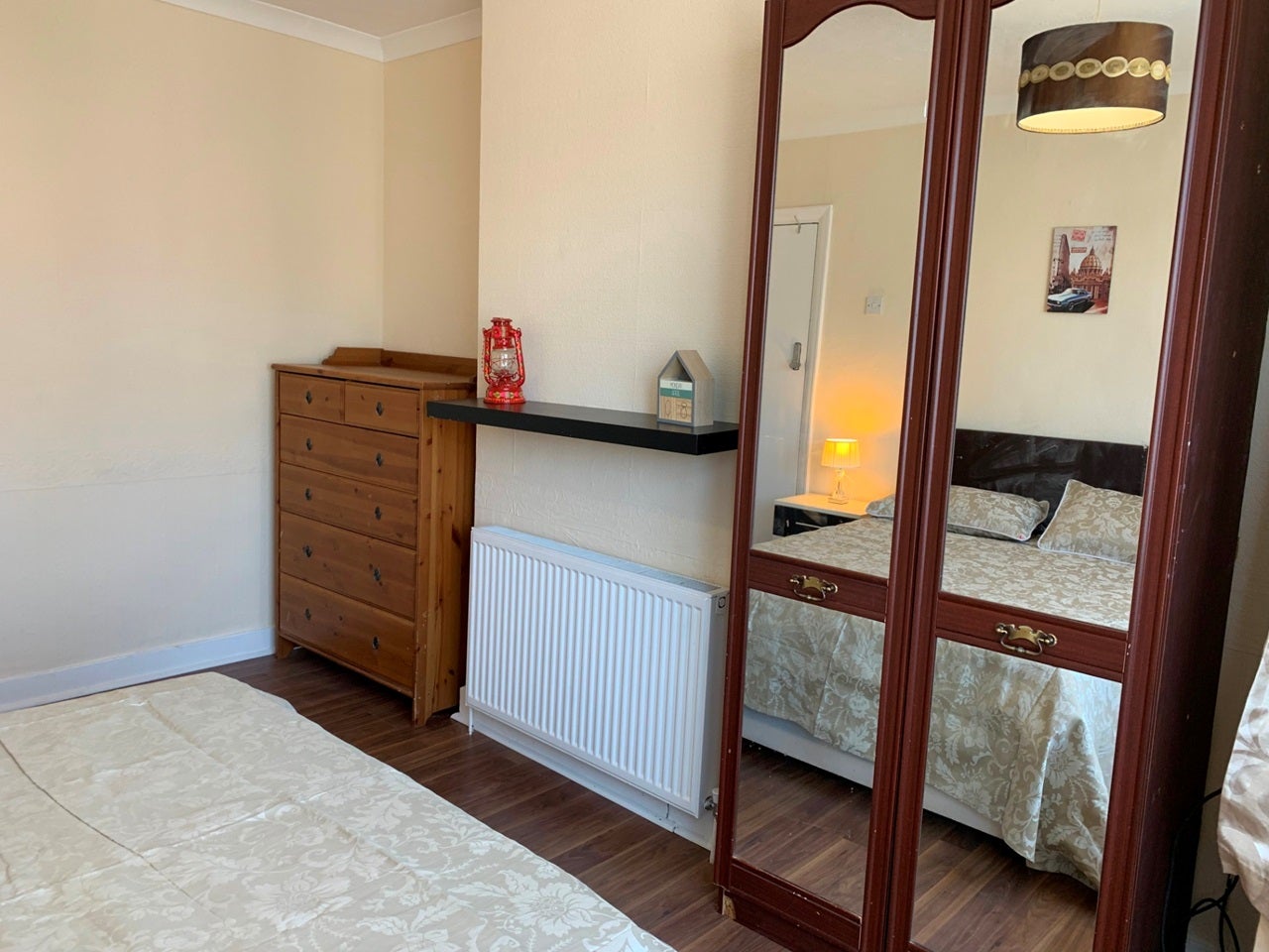 Room Saint Leonards Gardens in Greater London