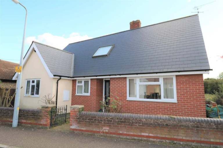 House Dinsdale Close in Colchester