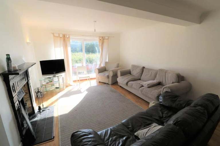 House Dinsdale Close in Colchester