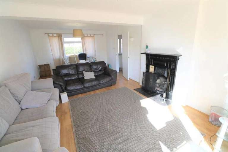 House Dinsdale Close in Colchester