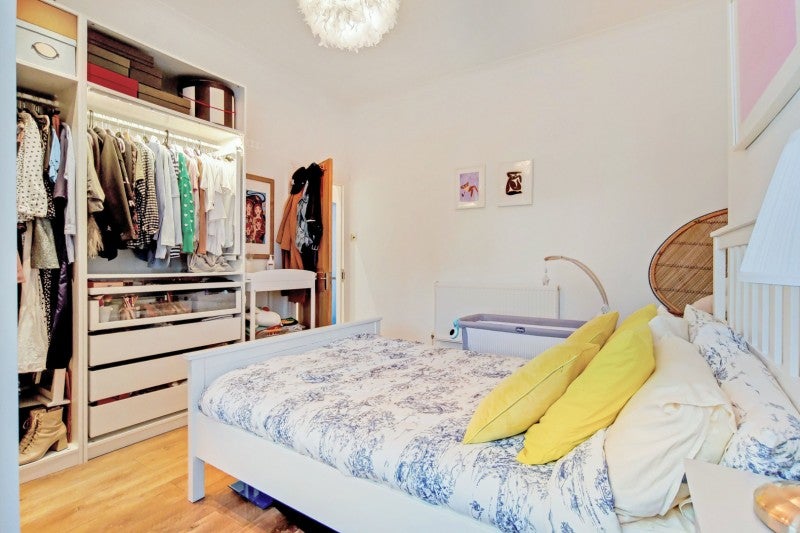 Flat Gladstone Road in Greater London
