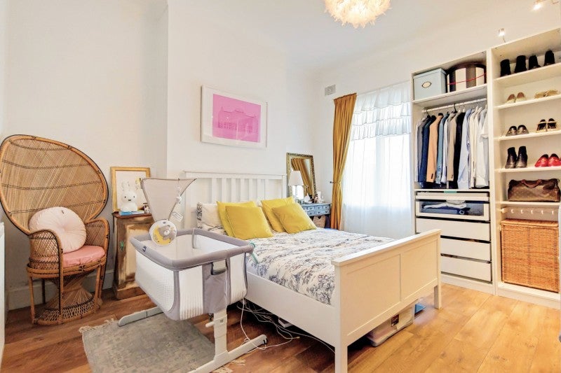 Flat Gladstone Road in Greater London