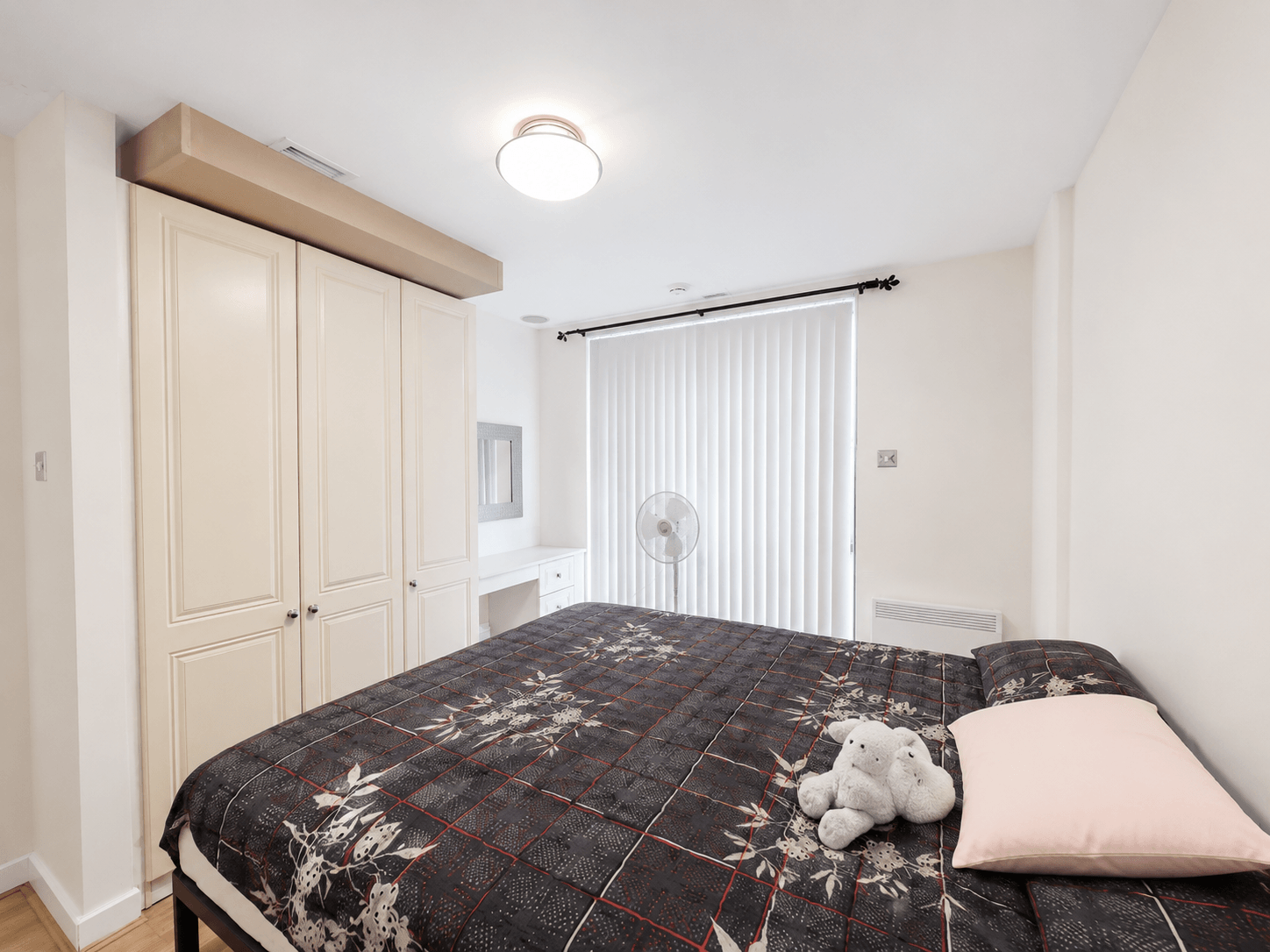 Flat Lyon Road in Greater London
