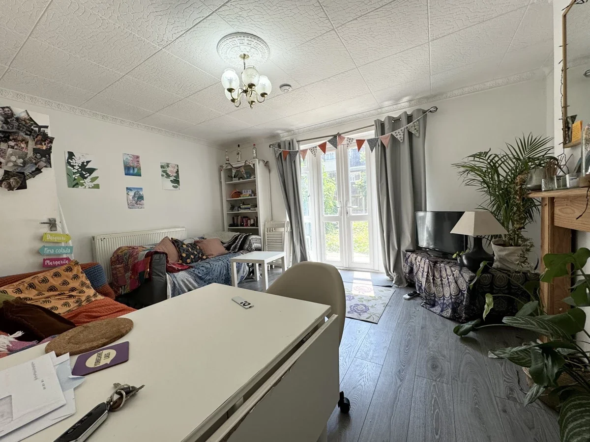 Flat Wenlock Street in Greater London