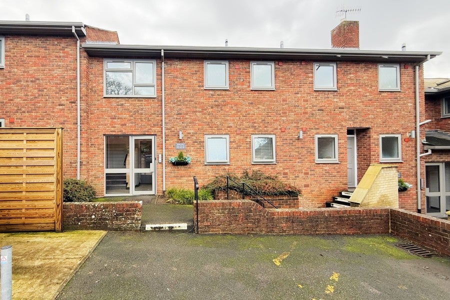 Flat Racks Court in Guildford