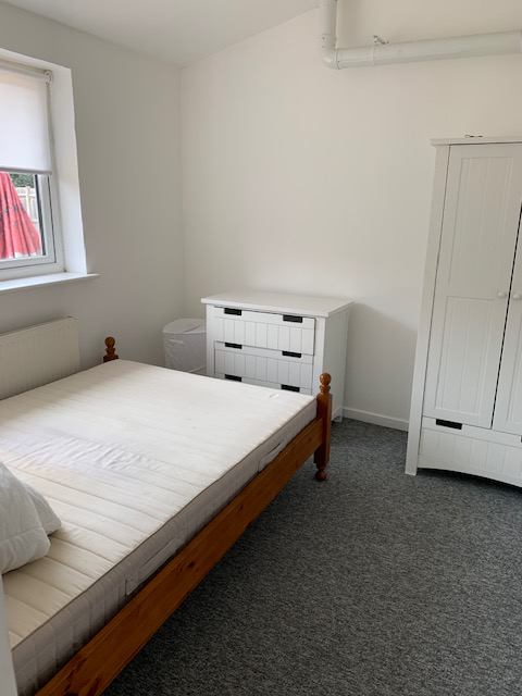 Room Ifield Drive in Crawley