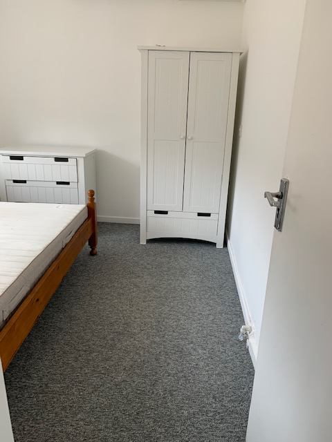 Room Ifield Drive in Crawley
