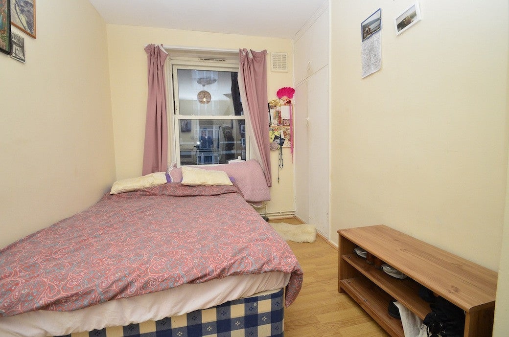 Flat Gibraltar Walk in Greater London