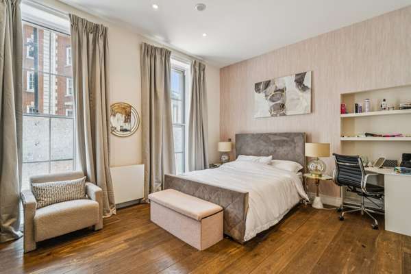 Flat Baker Street in City of Westminster