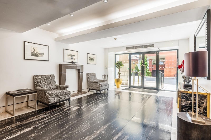 Flat Kensington Gore in City of Westminster