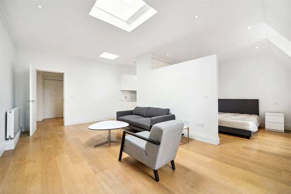Flat Egerton Gardens Mews in Greater London