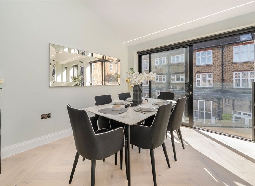 House Aylmer Parade in Greater London