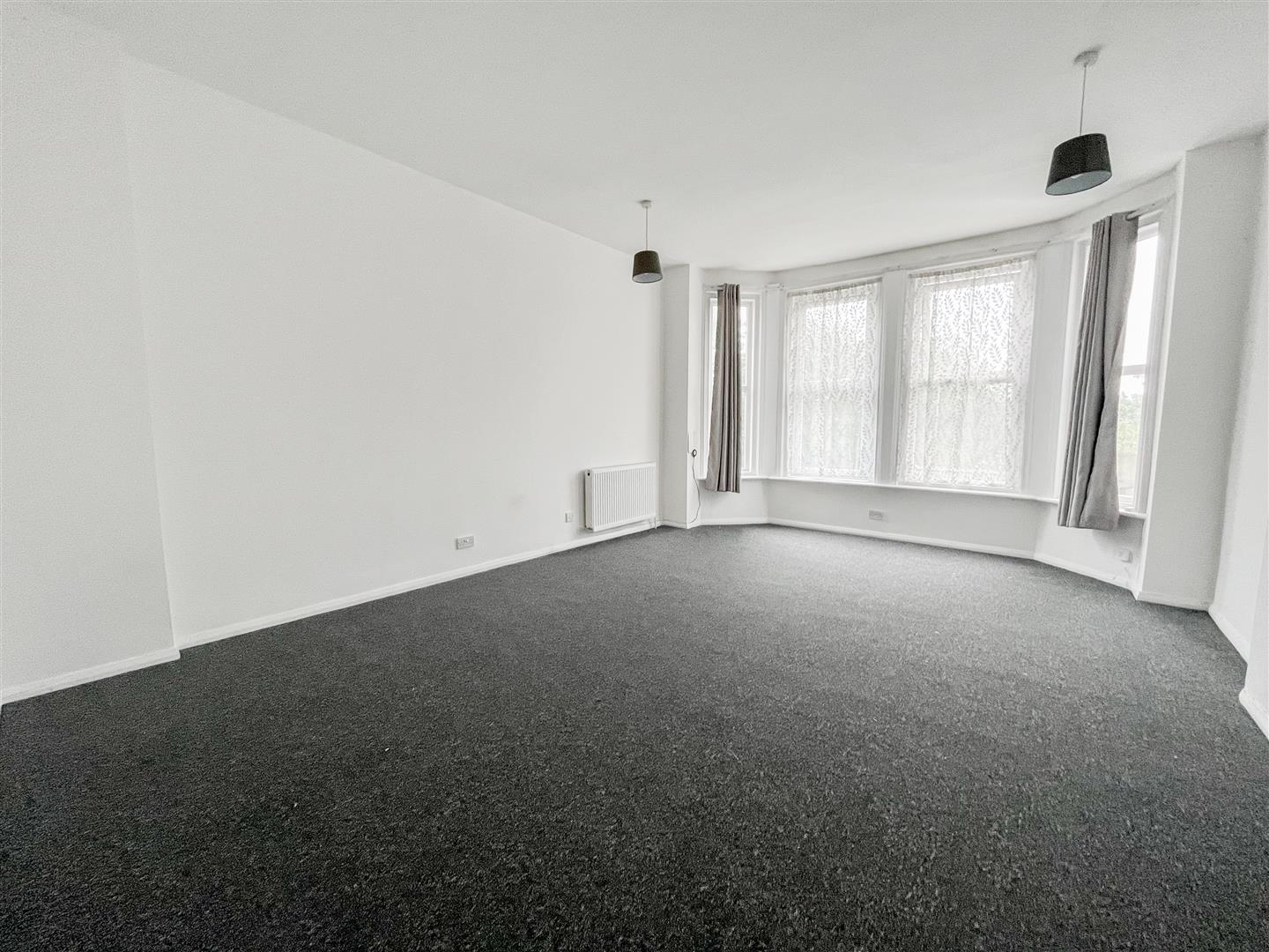 Flat De Cham Road in St Leonards