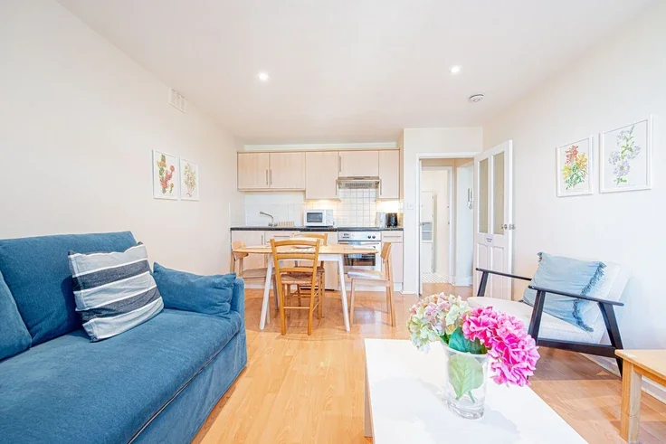 Flat Nevern Place in Greater London