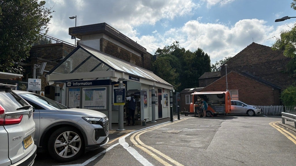 Flat Beverley Road in Greater London