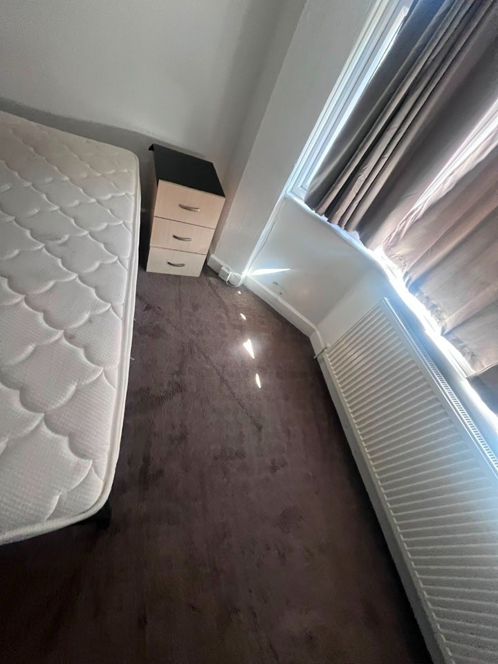 Room Bridgewater Road in Greater London