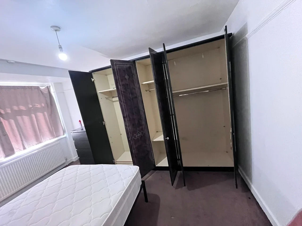 Room Bridgewater Road in Greater London