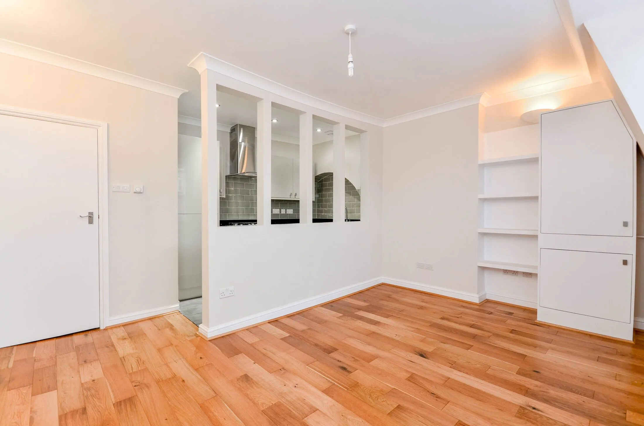 Flat 1st Avenue in Greater London