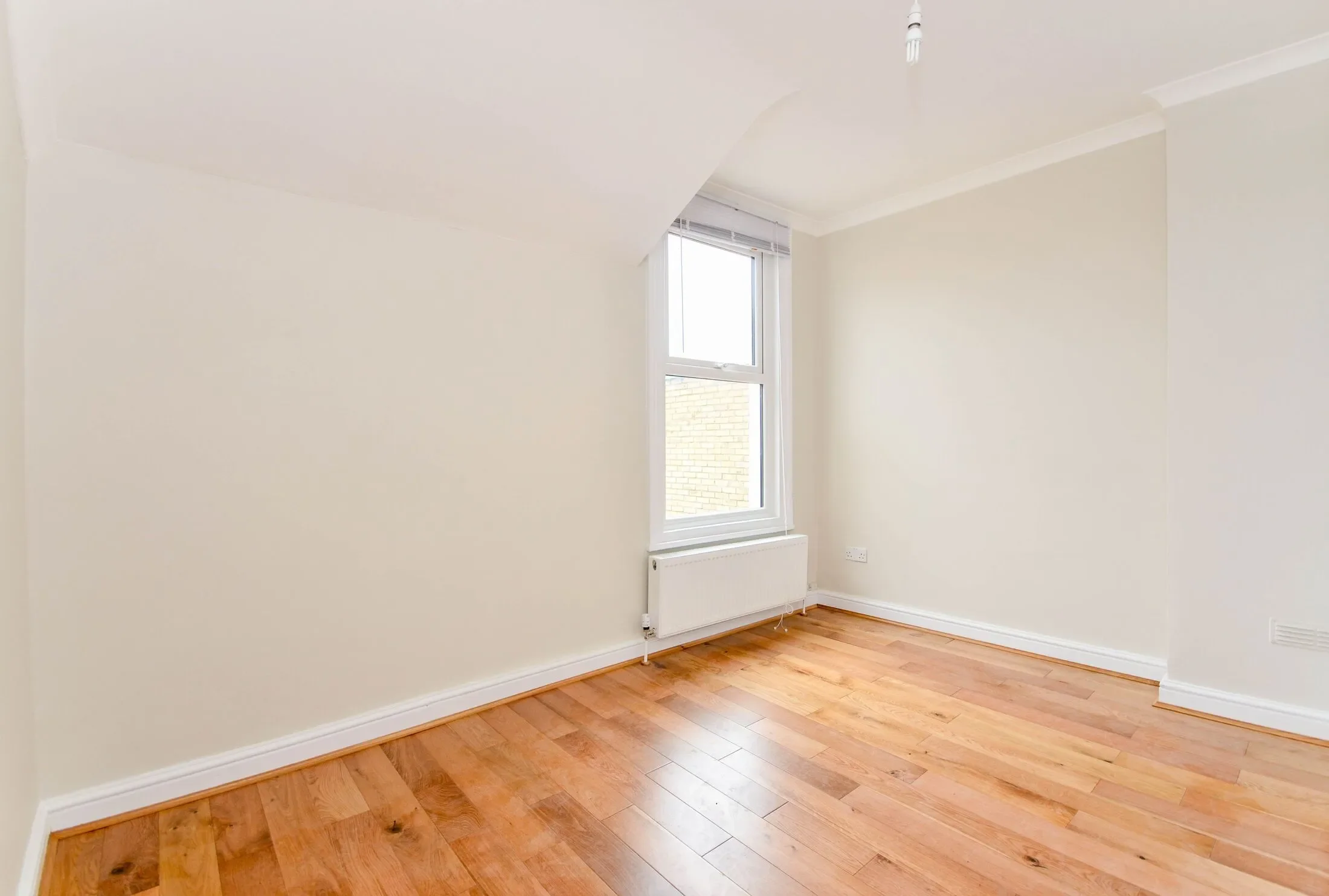 Flat 1st Avenue in Greater London