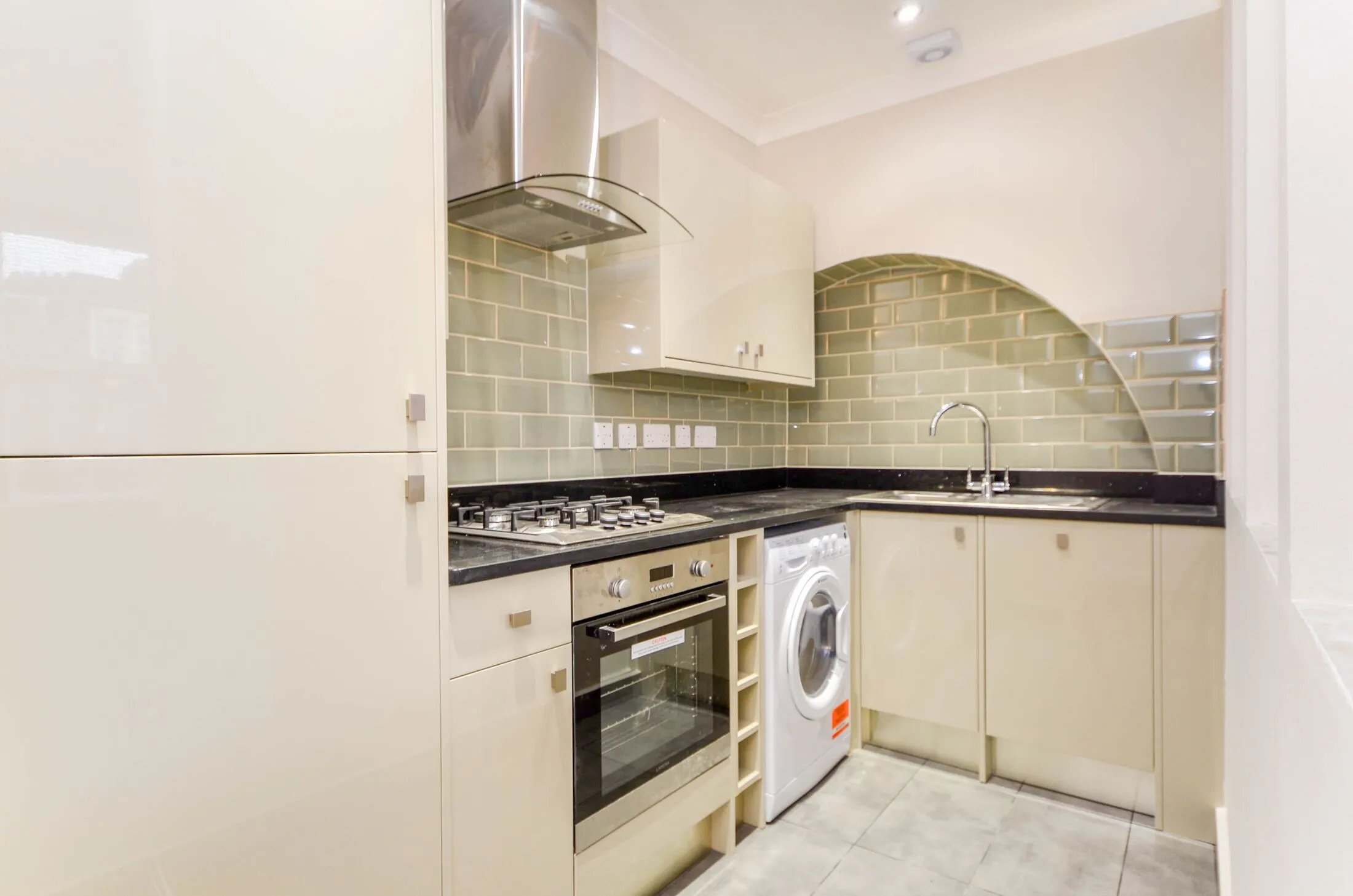 Flat 1st Avenue in Greater London