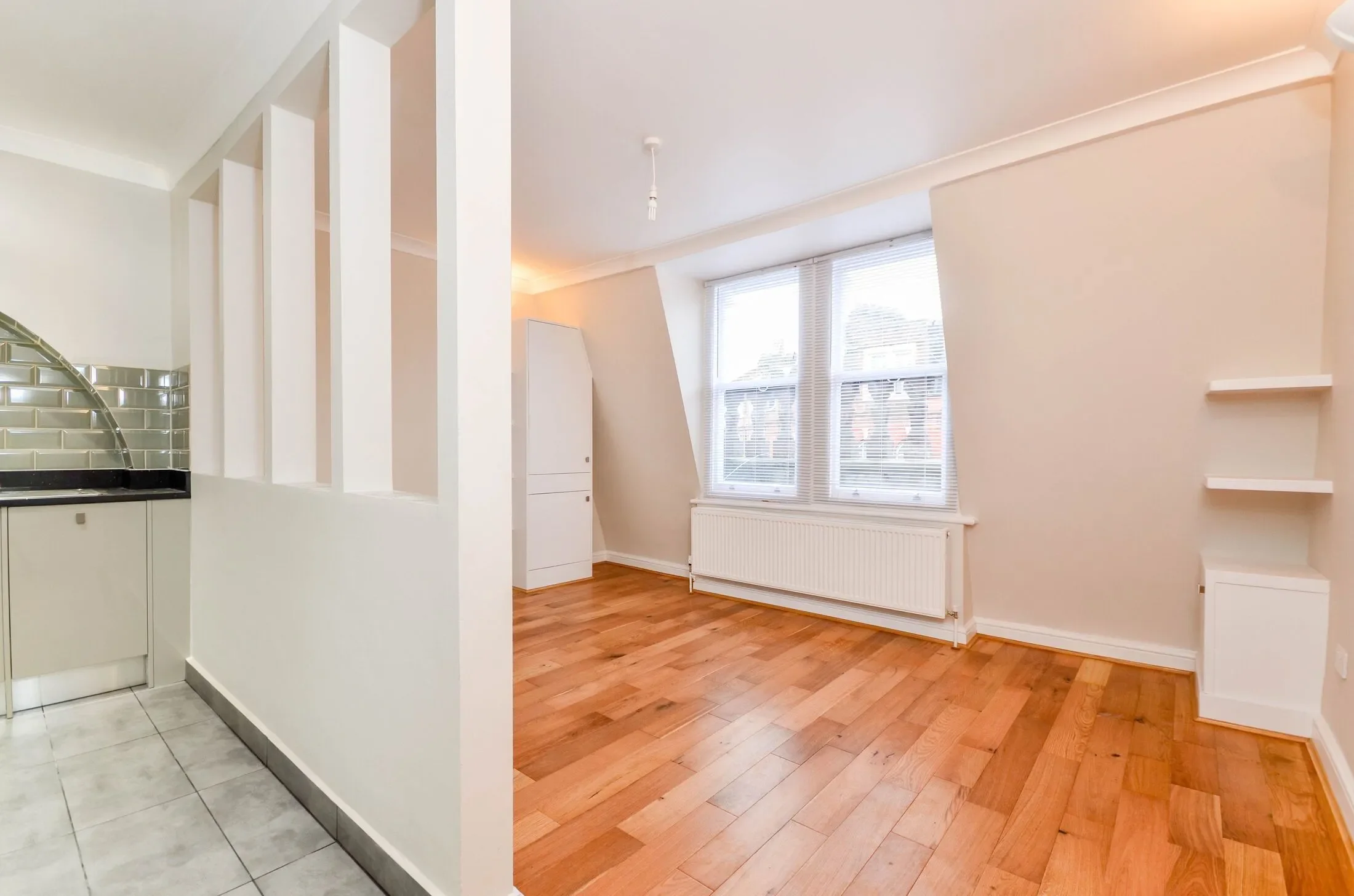 Flat 1st Avenue in Greater London
