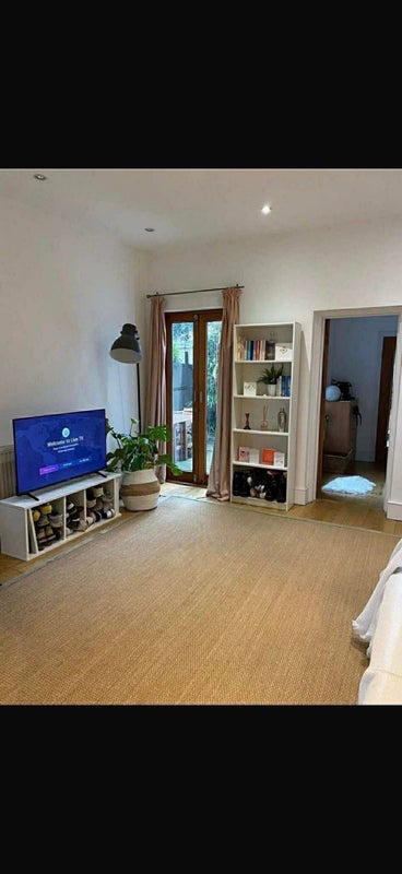 Room Battersea Bridge Road in Greater London