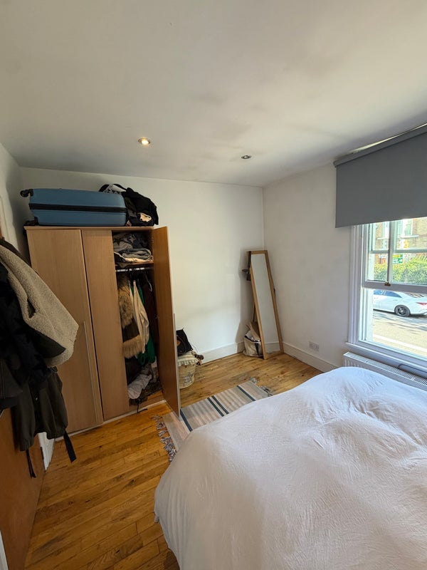 Room Battersea Bridge Road in Greater London