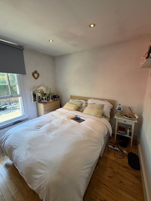 Room Battersea Bridge Road in Greater London