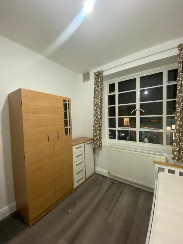 Room Myrdle Street in Greater London