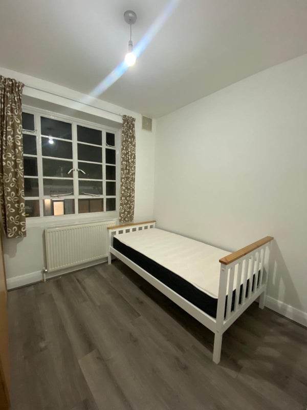 Room Myrdle Street in Greater London