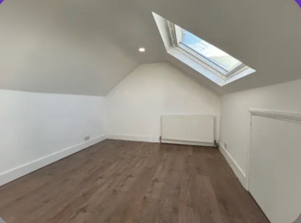 Flat Windsor Drive in Greater London