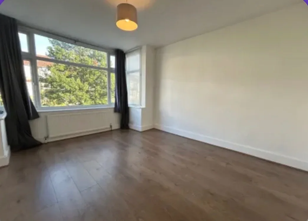 Flat Windsor Drive in Greater London