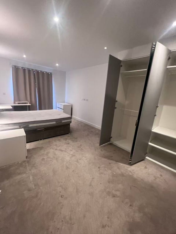Room Champion Grove in Greater London