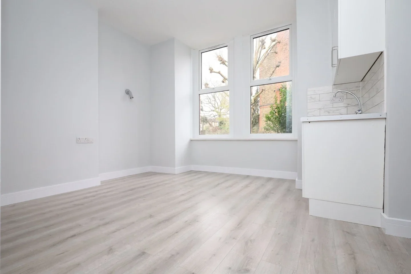 Flat Thurlby Road in Greater London