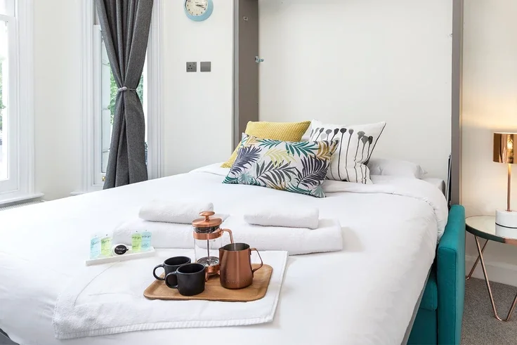 Flat Nevern Road in Greater London