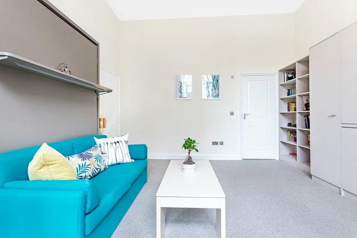 Flat Nevern Road in Greater London