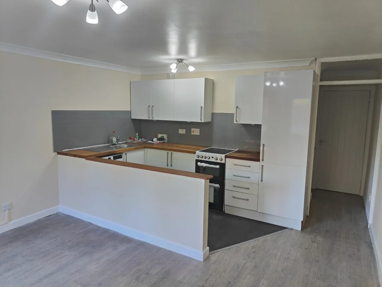 Flat Vesey Close in Rushmoor