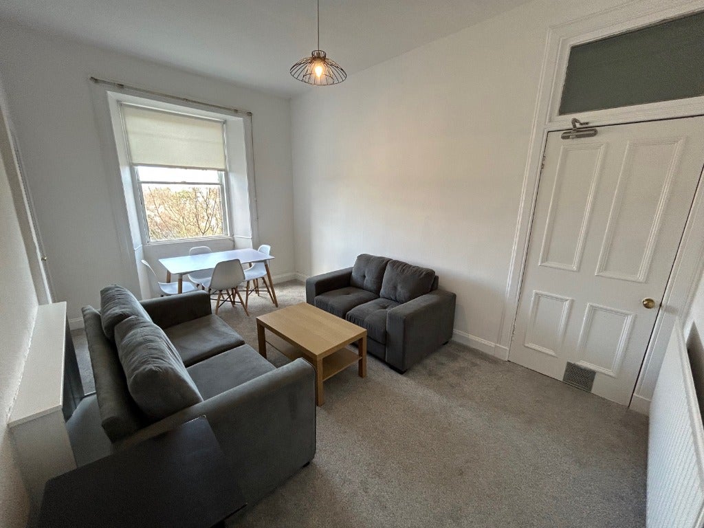 Flat Morningside Road in City of Edinburgh