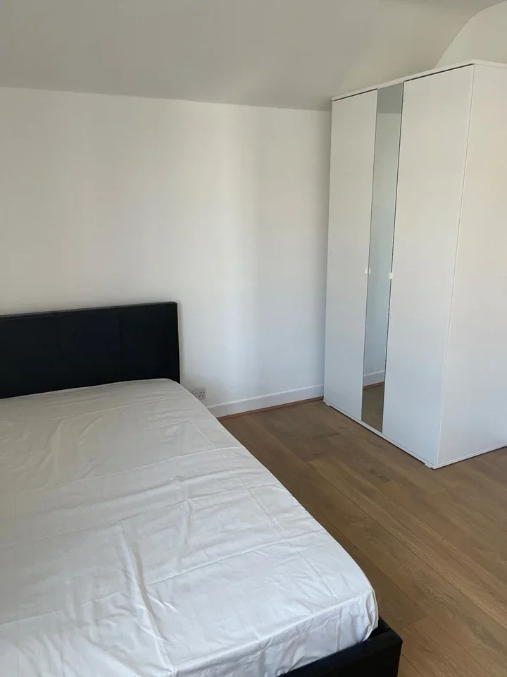 Room Acacia Road in Greater London