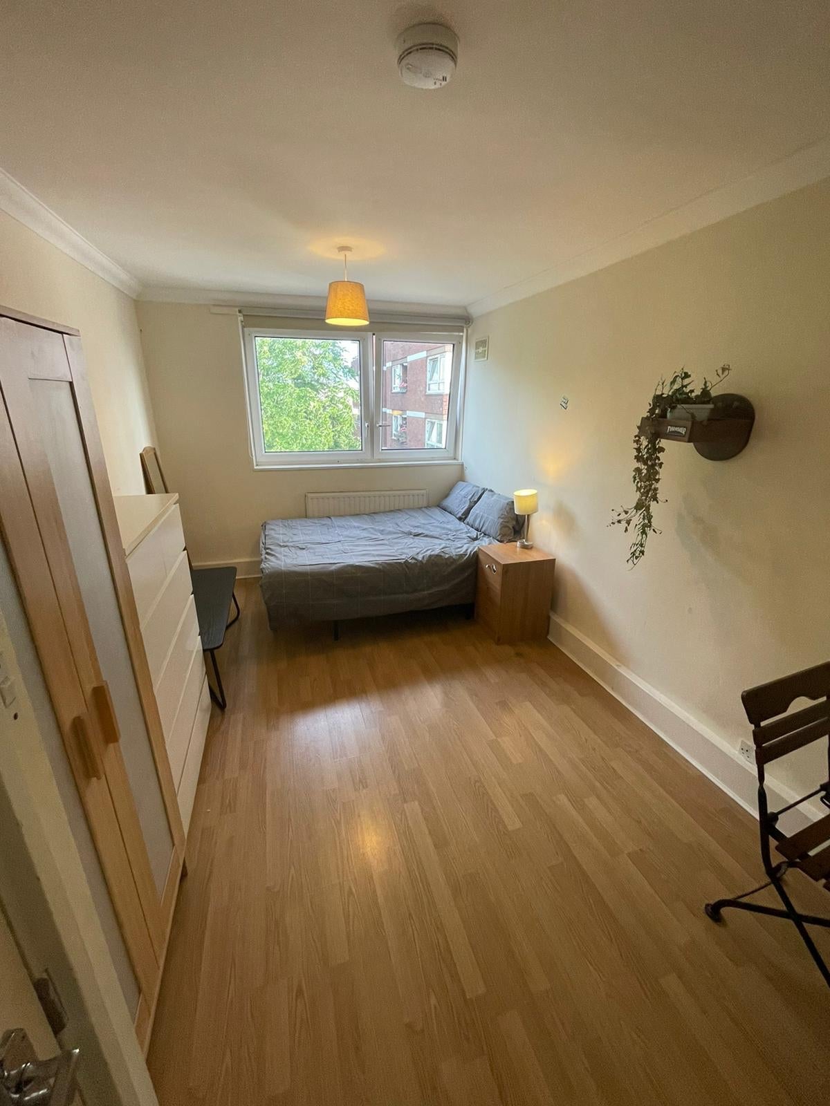 Room Ronald Street in Greater London